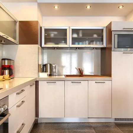 Center Parking By Impero Apartament *